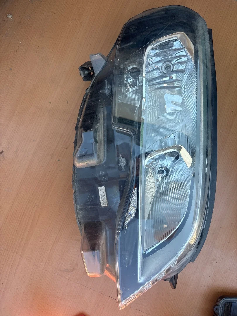 Foto de FARO DERECHO PEUGEOT EXPERT FURGÓN referencia HCR01RL00A02101