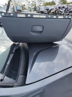 Foto de GUANTERA RENAULT CLIO III 1.2 16V (75 CV / 55 KW)