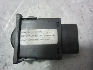 Foto de MANDO REGULACION FAROS TOYOTA COROLLA VERSO (R1) 2.2 Turbodiesel CAT (136 CV / 100 KW) referencia 84152-02021 foto 3