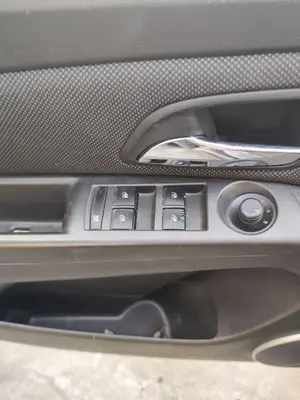 Foto de MANDO ELEVALUNAS DELANTERO IZQUIERDO CHEVROLET CRUZE 2.0 Diesel CAT (163 CV / 120 KW)