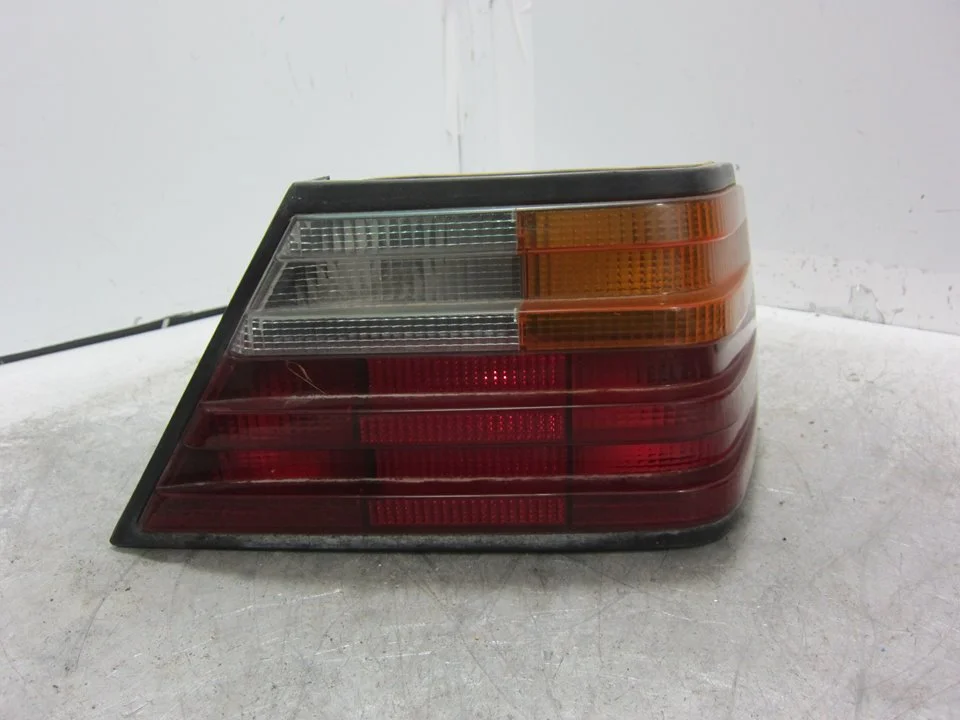 Foto de PILOTO TRASERO DERECHO MERCEDES-BENZ CLASE 124 (BM 124) BERLINA 3.0 CAT (180 CV / 132 KW) referencia 014401910R