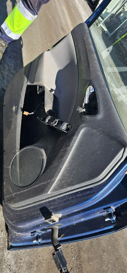 Foto de GUARNECIDO PUERTA DELANTERA IZQUIERDA SEAT IBIZA BERLINA (6J5) 1.2 TSI (86 CV / 63 KW)