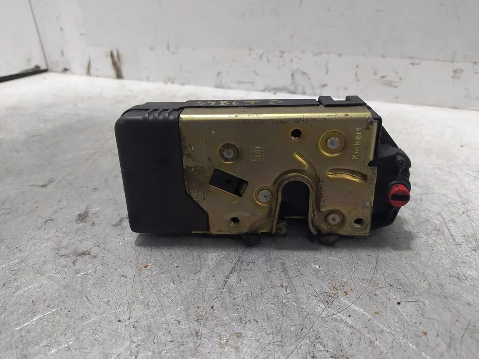Foto de CERRADURA PUERTA TRASERA DERECHA OPEL ZAFIRA A 1.8 16V CAT (116 CV / 85 KW) referencia 90561158