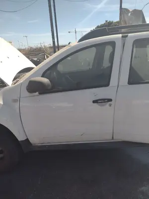 Foto de PUERTA DELANTERA IZQUIERDA DACIA DUSTER I 1.5 dCi Diesel CAT (86 CV / 63 KW) referencia 801015127R foto 1