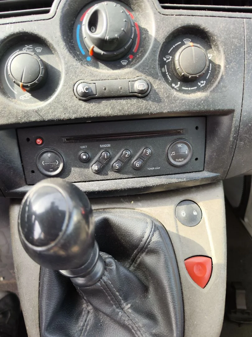 Foto de SISTEMA AUDIO / RADIO CD RENAULT SCENIC II (JM) 1.9 dCi Diesel (120 CV / 88 KW)
