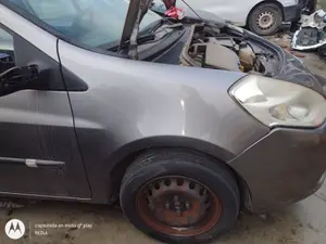 Foto de ALETA DELANTERA DERECHA RENAULT CLIO III 1.2 16V (75 CV / 55 KW)