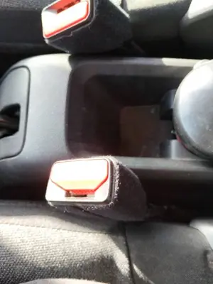 Foto de ENGANCHE CINTURON DELANTERO IZQUIERDO CITROEN C3
