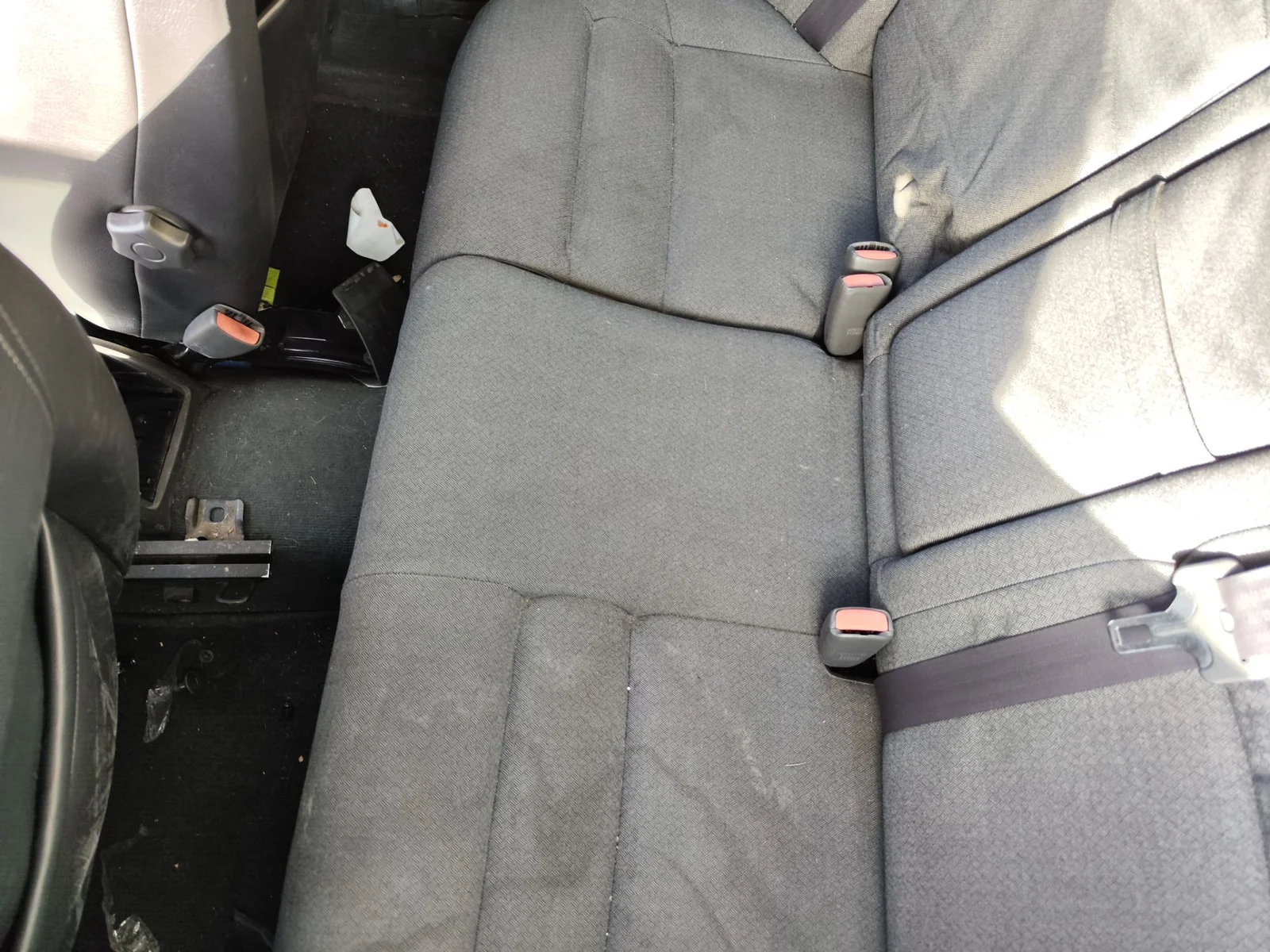 Foto de ENGANCHE CINTURON TRASERO IZQUIERDO VOLVO S40 BERLINA 1.6 CAT (109 CV / 80 KW)