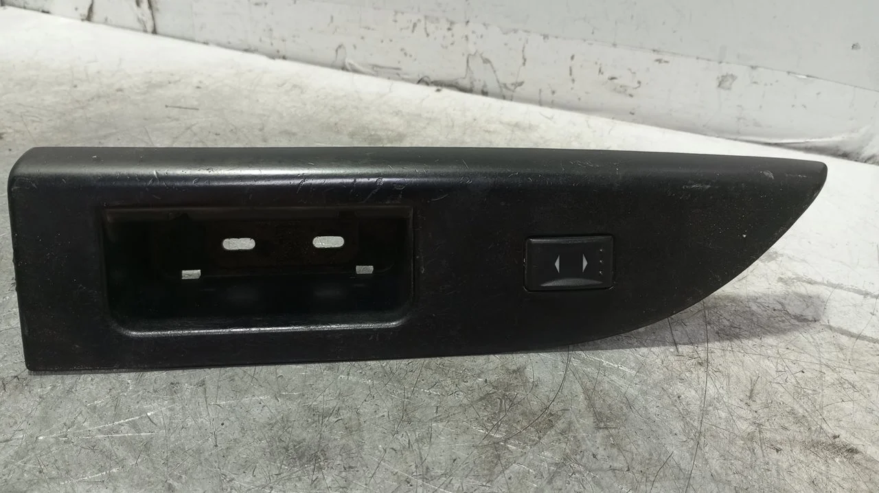 Foto de MANDO ELEVALUNAS DELANTERO DERECHO FORD MONDEO BERLINA (GE) 2.0 16V DI TD CAT (116 CV / 85 KW) referencia 2S7114A564