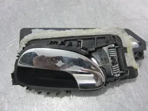 Foto de MANETA INTERIOR TRASERA IZQUIERDA PEUGEOT 307 BREAK / SW (S1)(04.2002) 2.0 HDi FAP CAT (107 CV / 79 KW) referencia 9643604577