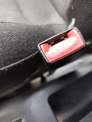Foto de ENGANCHE CINTURON DELANTERO DERECHO VOLKSWAGEN GOLF IV BERLINA (1J1)(10.1997) 1.9 TDI (131 CV / 96 KW)