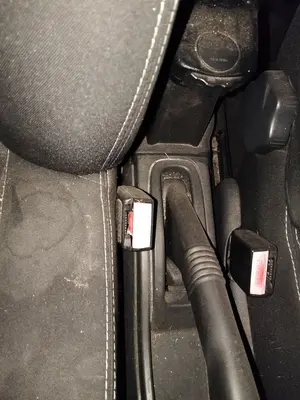 Foto de ENGANCHE CINTURON DELANTERO DERECHO DACIA DUSTER I 1.2 16V TCE CAT (125 CV / 92 KW)
