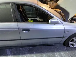 Foto de PUERTA DELANTERA DERECHA HONDA ACCORD BERLINA (CG7-9/CH1-7)