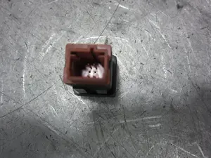 Foto de INTERRUPTOR CITROEN GRAND C4 PICASSO 1.6 16V HDi FAP (109 CV / 80 KW) referencia 96530658XT foto 2