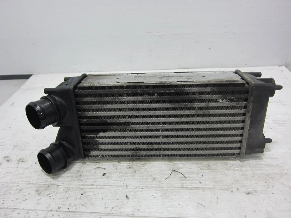 Foto de INTERCOOLER CITROEN GRAND C4 PICASSO 1.6 16V HDi FAP (109 CV / 80 KW) referencia 9656503980