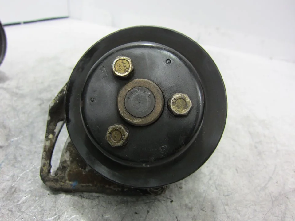 Foto de BOMBA DIRECCION NISSAN TRADE referencia 7681955174