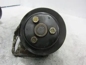 Foto de BOMBA DIRECCION NISSAN TRADE referencia 7681955174