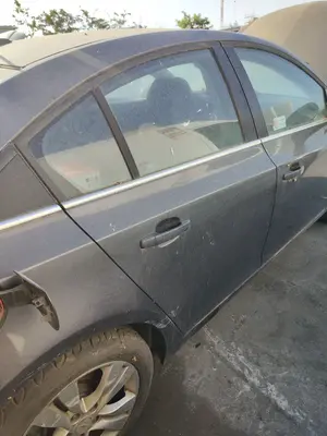 Foto de PUERTA TRASERA DERECHA CHEVROLET CRUZE 2.0 Diesel CAT (163 CV / 120 KW) referencia 95987764 foto 2