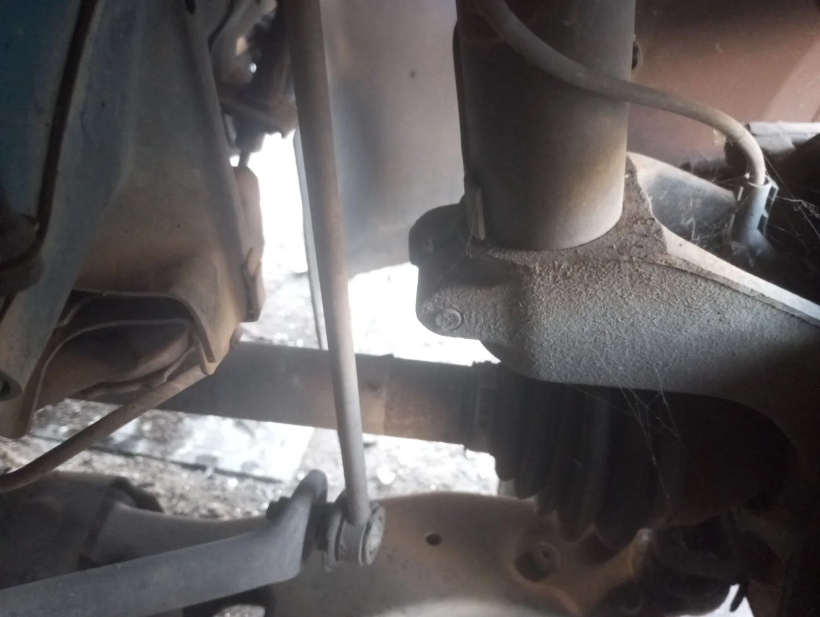 Foto de BIELETA ESTABILIZADORA DELANTERA IZQUIERDA FORD FOCUS BERLINA (CAP) 1.6 TDCi CAT (109 CV / 80 KW)