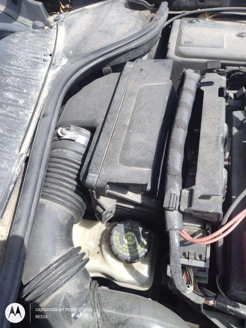 Foto de CAJA FILTRO AIRE RENAULT MEGANE II COUPE/CABRIO 1.6 16V (112 CV / 82 KW)