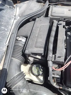 Foto de CAJA FILTRO AIRE RENAULT MEGANE II COUPE/CABRIO 1.6 16V (112 CV / 82 KW)