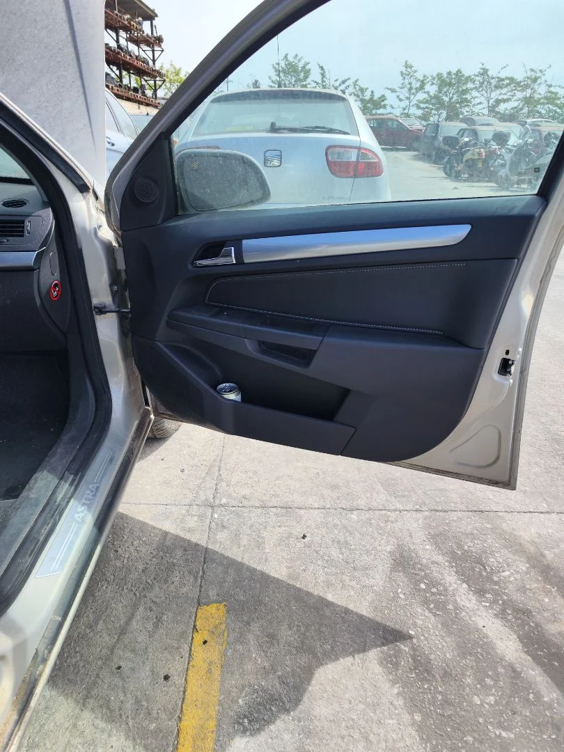 Foto de GUARNECIDO PUERTA DELANTERA DERECHA OPEL ASTRA H BERLINA 1.7 16V CDTI (110 CV / 81 KW) referencia 13254929