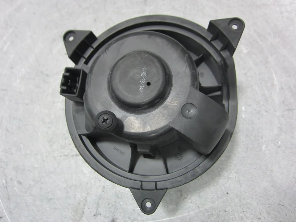Foto de MOTOR CALEFACCION FORD FOCUS BERLINA (CAK) 1.6 16V CAT (101 CV / 74 KW) referencia XS4H18456AC