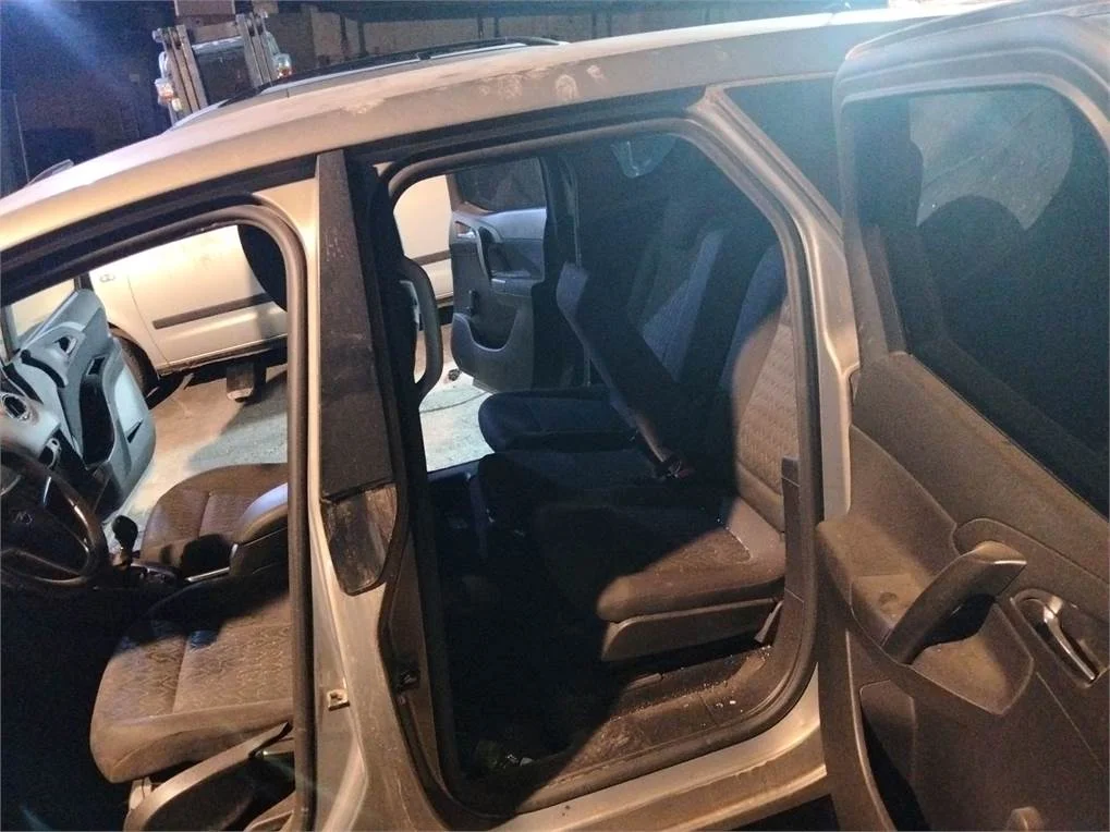 Foto de GOMAS CONTORNO PUERTA OPEL MERIVA B