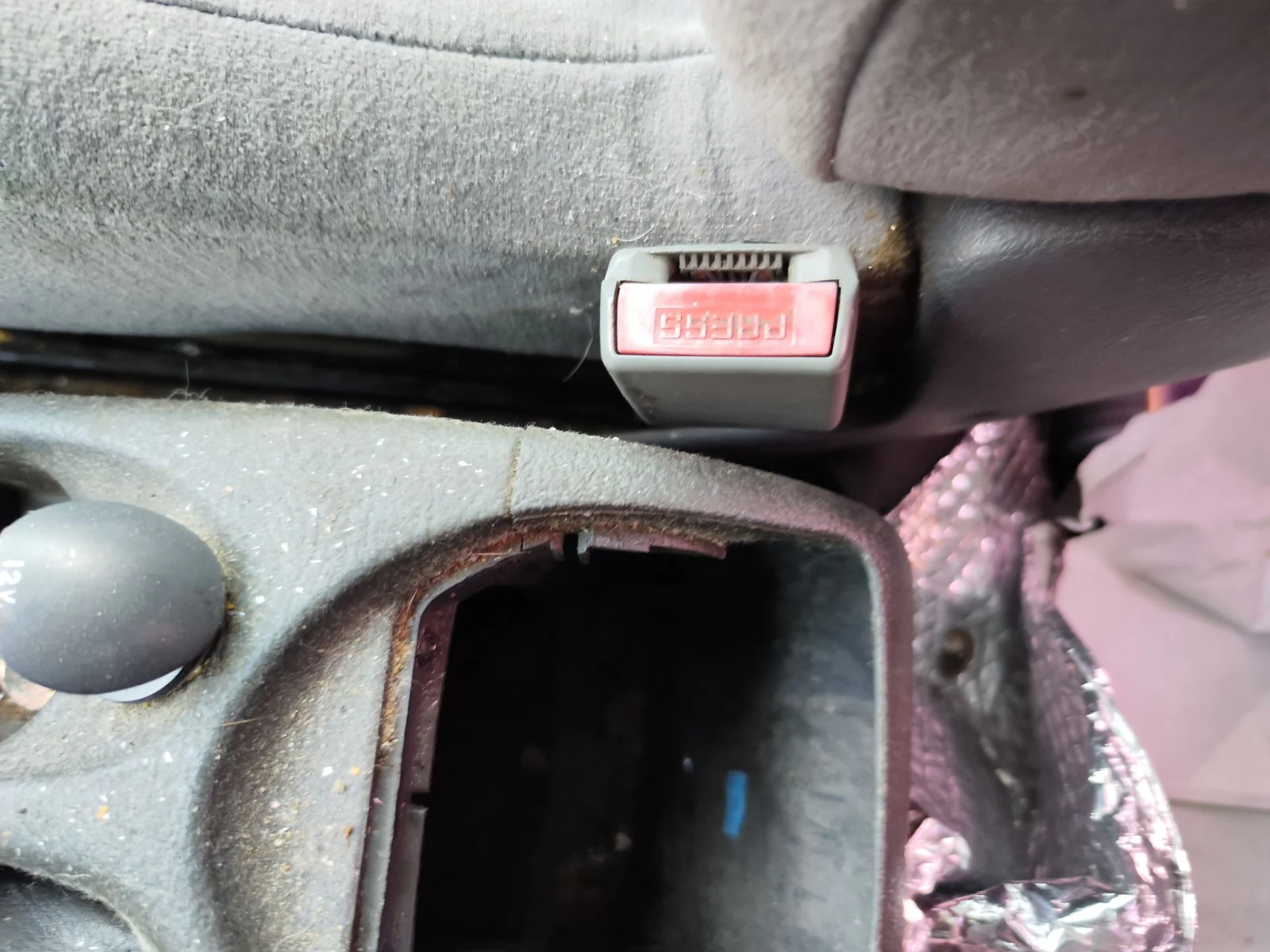Foto de ENGANCHE CINTURON DELANTERO DERECHO CITROEN C5 BERLINA 2.0 HDi (109 CV / 80 KW)