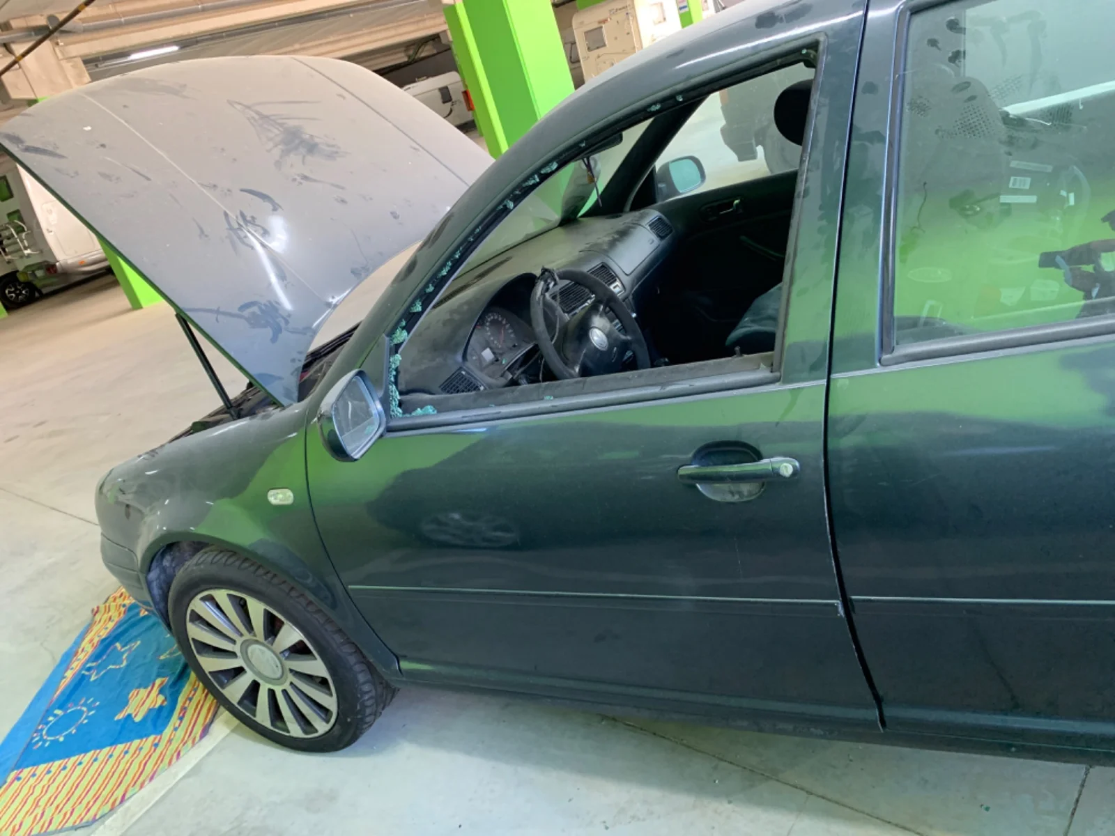 Foto de PUERTA DELANTERA IZQUIERDA VOLKSWAGEN GOLF IV BERLINA (1J1)(10.1997) 1.9 TDI (101 CV / 74 KW) referencia 1J4831055H