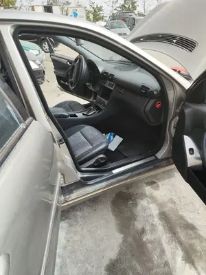 Foto de GOMAS CONTORNO PUERTA MERCEDES-BENZ CLASE C (BM 203) BERLINA 3.0 CDI CAT (224 CV / 165 KW)