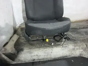Foto de ASIENTO DELANTERO DERECHO DACIA DOKKER 1.5 dCi Diesel FAP CAT (90 CV / 66 KW) referencia 873117105R foto 2