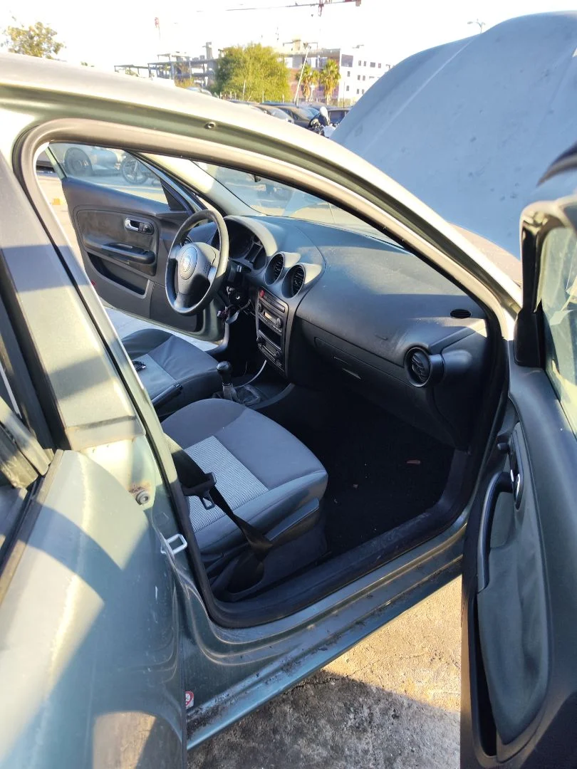 Foto de GOMAS CONTORNO PUERTA SEAT CORDOBA BERLINA (6L2) 1.4 16V (75 CV / 55 KW)