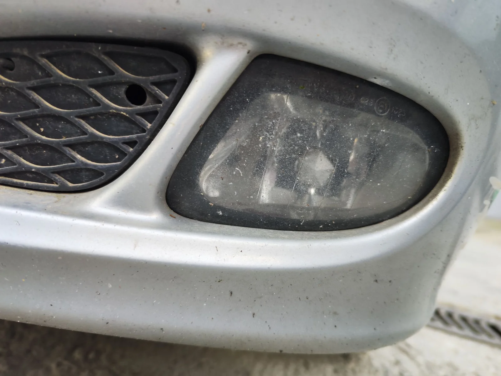 Foto de FARO ANTINIEBLA IZQUIERDO MERCEDES-BENZ CLASE E (BM 211) BERLINA 3.0 CDI CAT (190 CV / 140 KW)