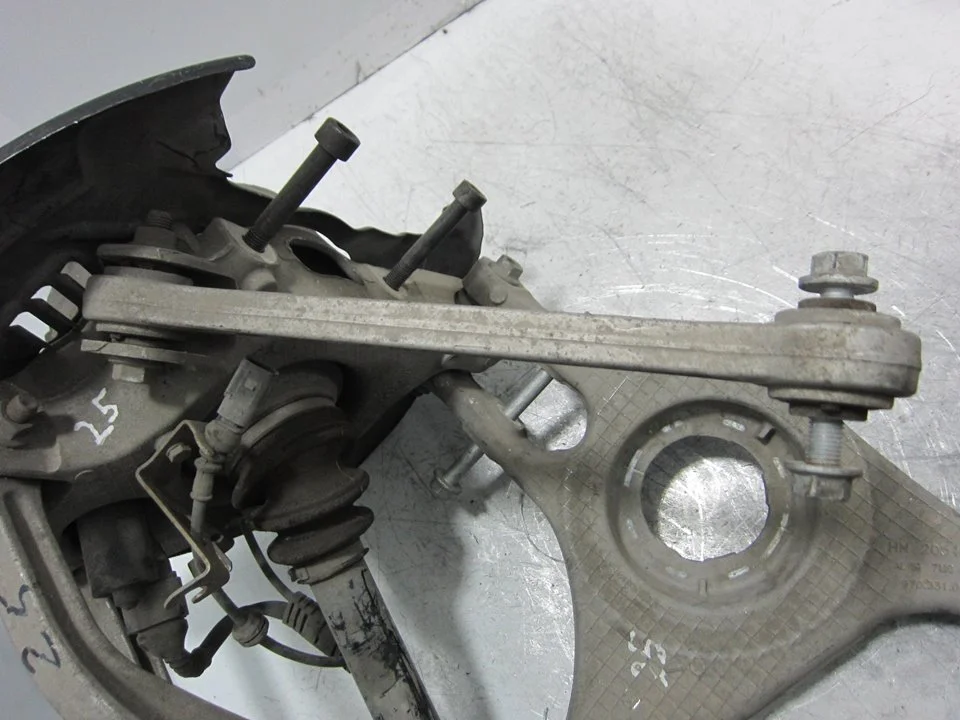 Foto de BRAZO SUSPENSION SUPERIOR TRASERO DERECHO PORSCHE PANAMERA (TIPO 970) referencia 97033104300