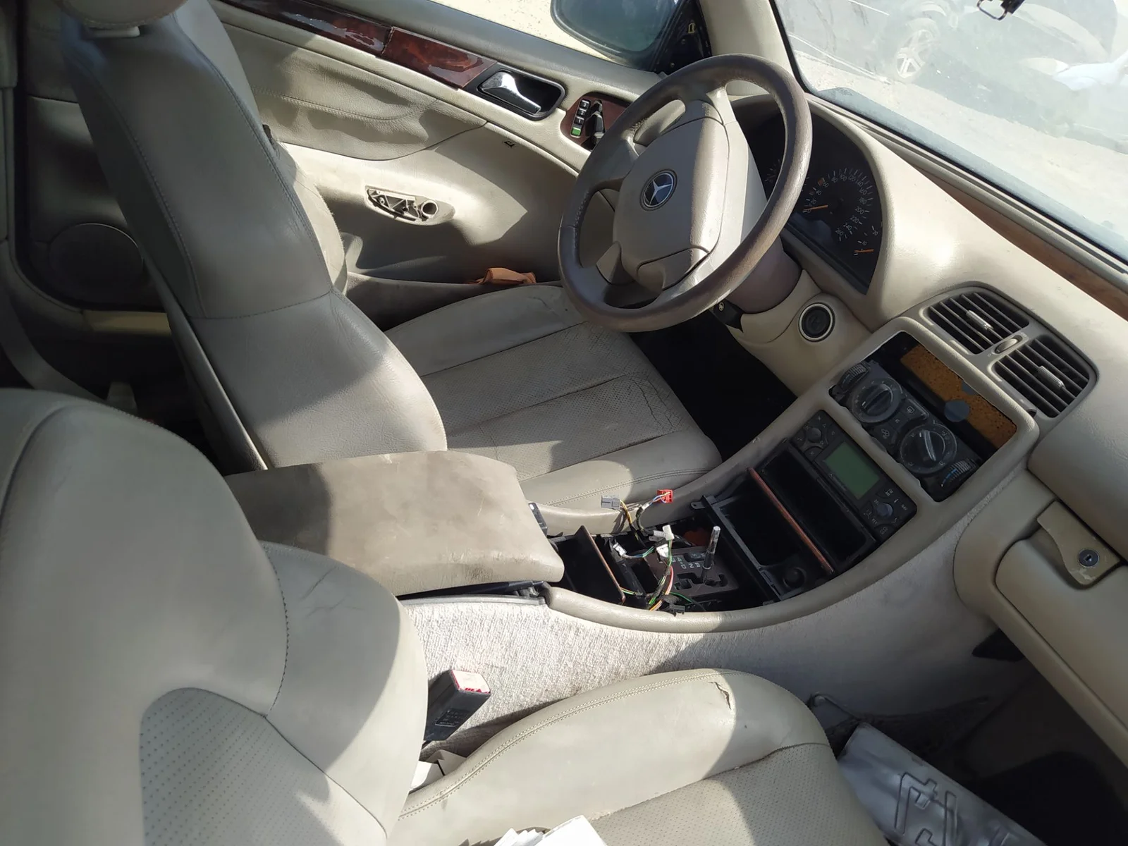 Foto de CINTURON SEGURIDAD DELANTERO DERECHO MERCEDES-BENZ CLK (BM 208) CABRIO 3.2 V6 18V CAT (218 CV / 160 KW) referencia A2088601785 FKZ