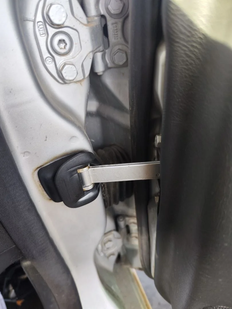 Foto de RETENEDOR PUERTA MERCEDES-BENZ SLK (BM 170) ROADSTER 2.0 16V CAT (136 CV / 100 KW) referencia A2107200116