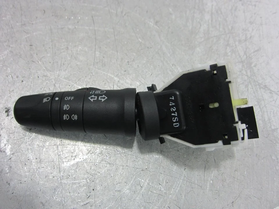 Foto de MANDO LUCES NISSAN X-TRAIL (T31) 2.0 16V CAT (141 CV / 104 KW) referencia 14425