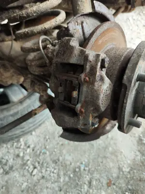 Foto de PINZA DE FRENO TRASERA DERECHA LAND ROVER DISCOVERY (LT) 4.0 V8 CAT (185 CV / 136 KW)
