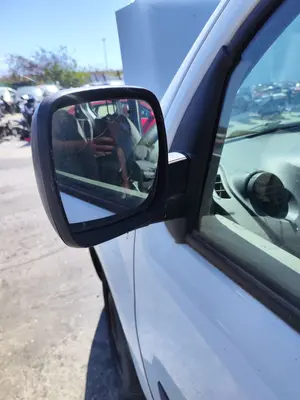 Foto de RETROVISOR IZQUIERDO RENAULT KANGOO II (F/KW0) 1.5 dCi Diesel CAT (86 CV / 63 KW) referencia 7701068840 foto 3