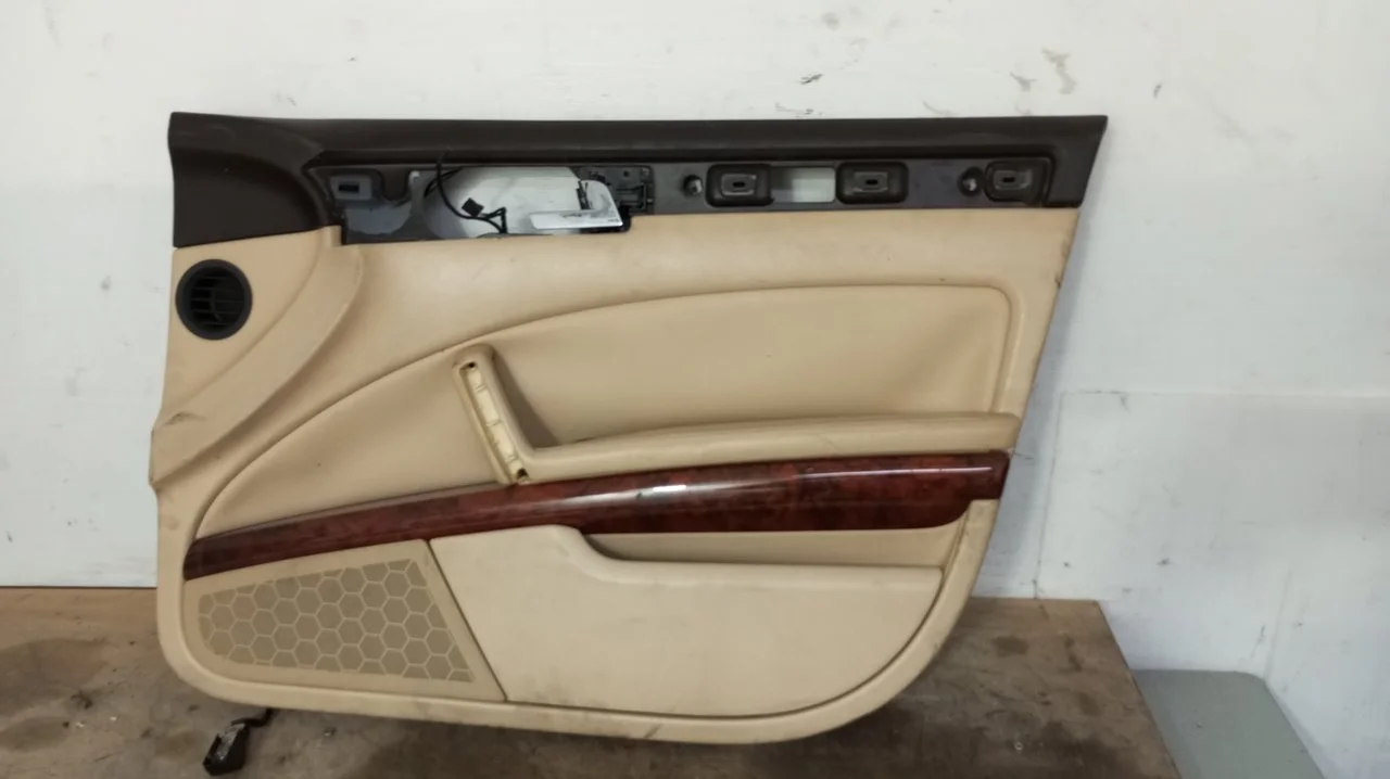 Foto de GUARNECIDO PUERTA DELANTERA DERECHA VOLKSWAGEN PHAETON (3D2/3D8) 6.0 W12 48V CAT (BAN) (420 CV / 309 KW) referencia 3D1867012L FKZ