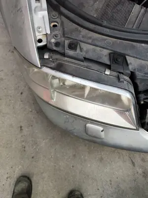 Foto de FARO DERECHO AUDI A6 BERLINA (4B2) 2.5 V6 24V TDI (150 CV / 110 KW) foto 2
