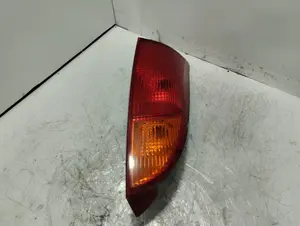 Foto de PILOTO TRASERO DERECHO FORD FOCUS BERLINA (CAK) 1.6 16V CAT (101 CV / 74 KW) referencia 0374D foto 6