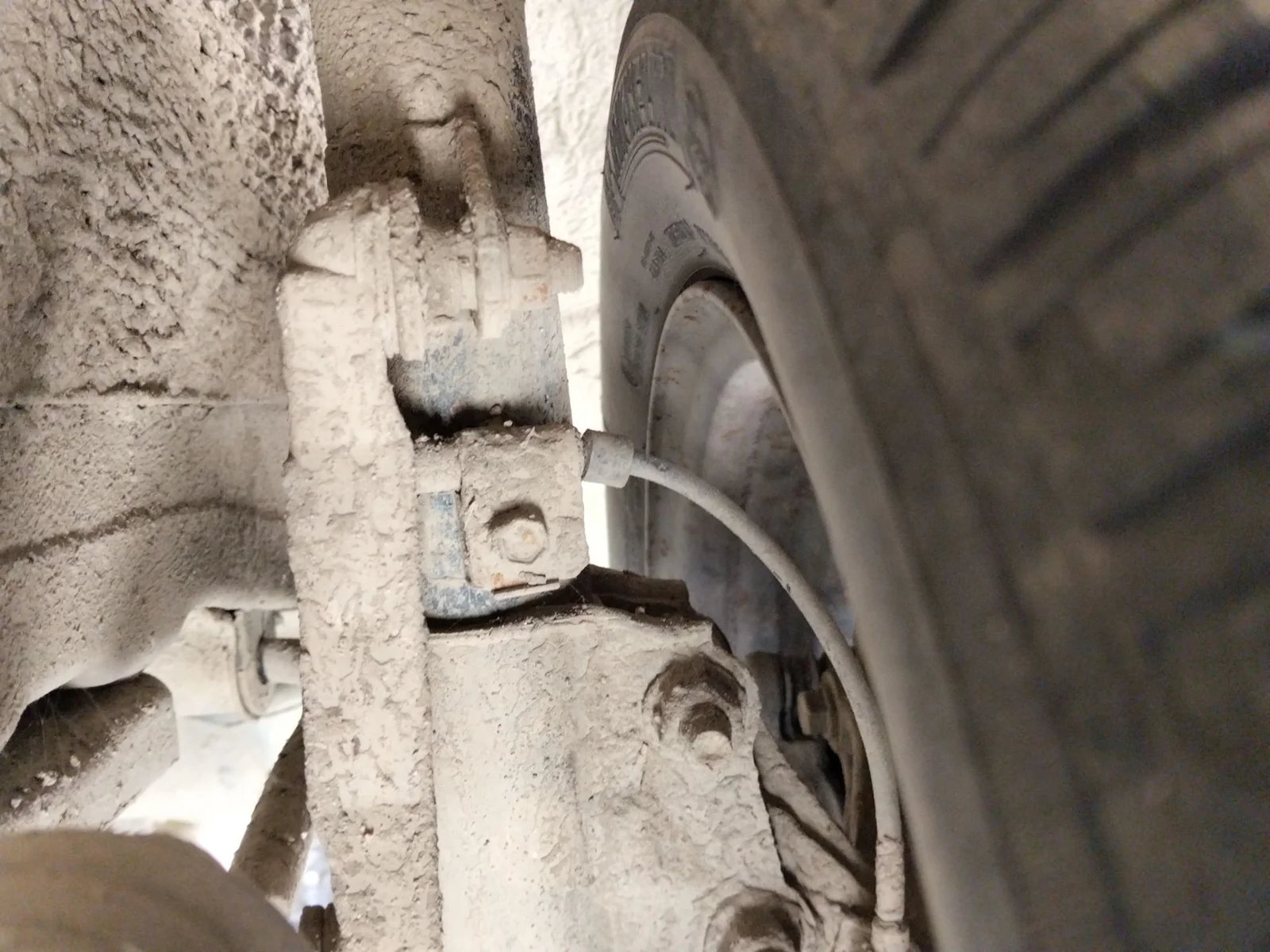 Foto de BRAZO SUSPENSION TRASERO DERECHO HYUNDAI ELANTRA (XD) 2.0 CRDi CAT (113 CV / 83 KW)