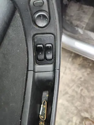 Foto de MANDO ELEVALUNAS DELANTERO IZQUIERDO OPEL ZAFIRA A 2.0 DTI (101 CV / 74 KW)
