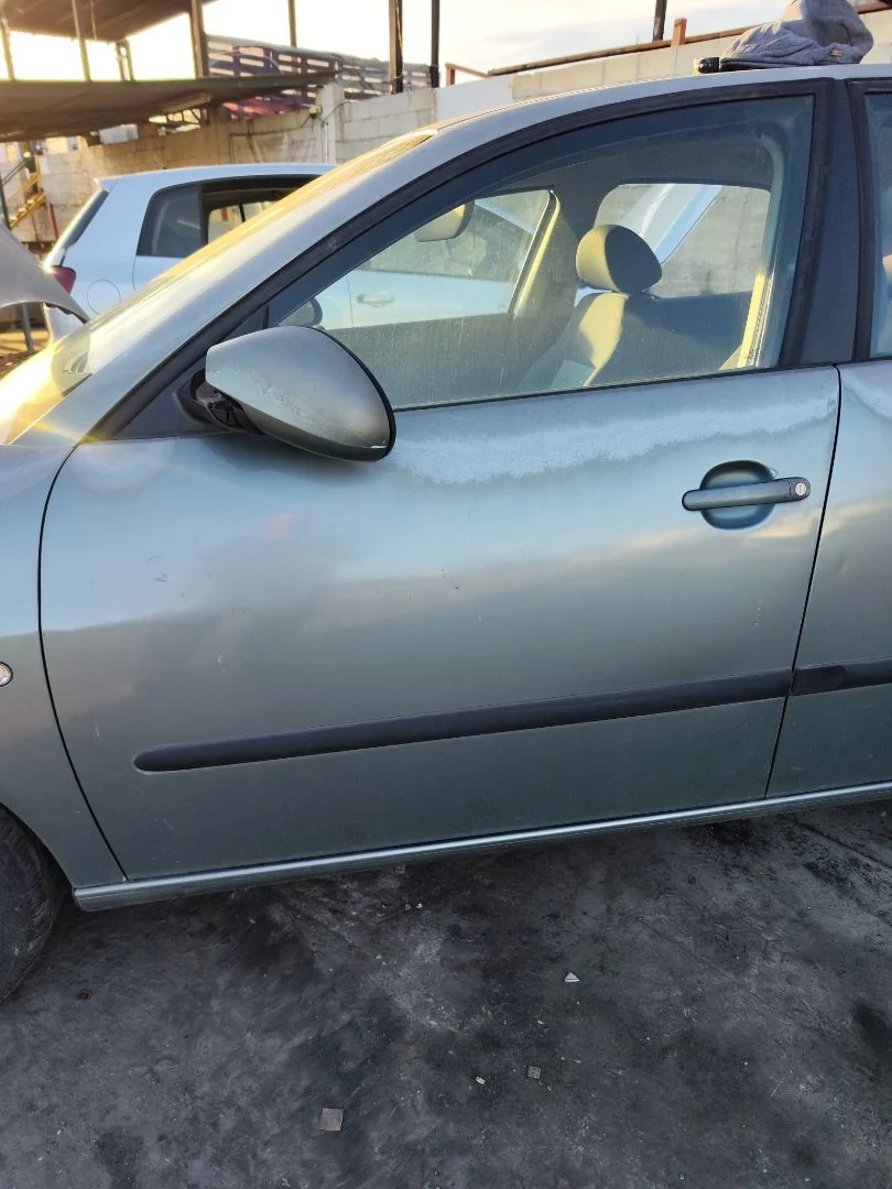 Foto de PUERTA DELANTERA IZQUIERDA SEAT CORDOBA BERLINA (6L2) 1.4 16V (75 CV / 55 KW) referencia 6L4831055S