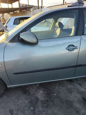 Foto de PUERTA DELANTERA IZQUIERDA SEAT CORDOBA BERLINA (6L2) 1.4 16V (75 CV / 55 KW) referencia 6L4831055S