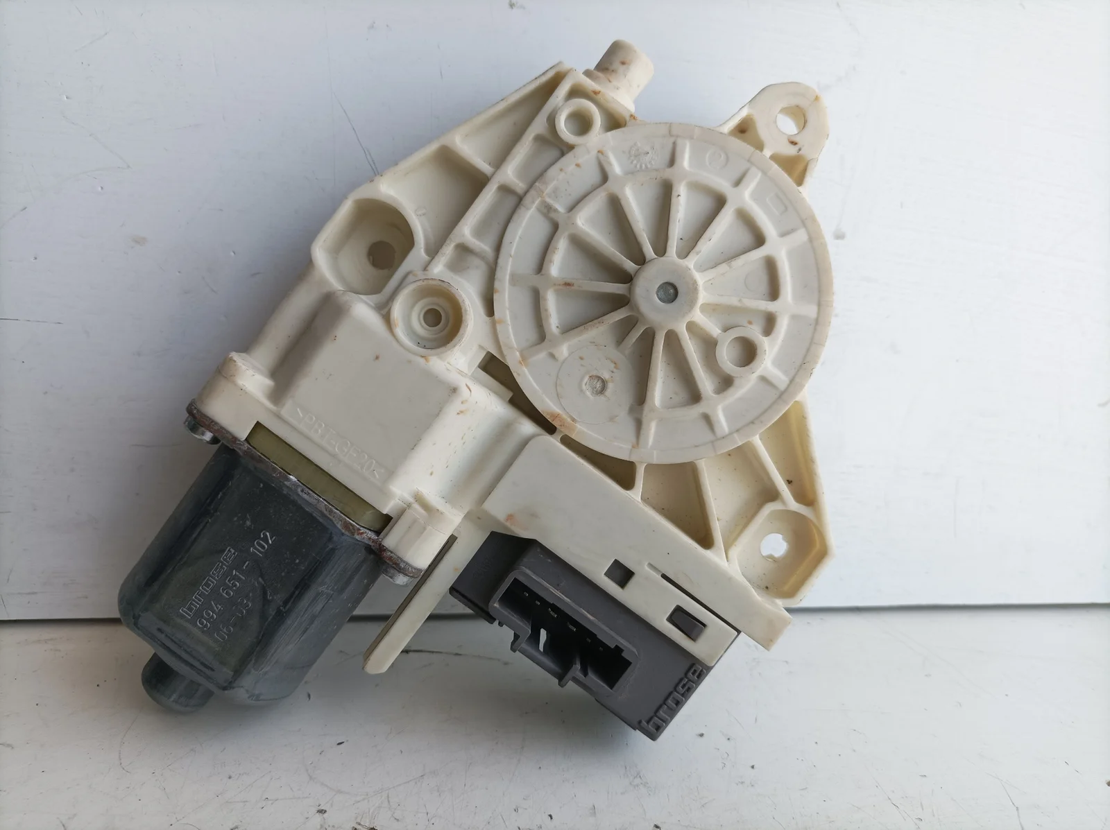Foto de MOTOR ELEVALUNAS TRASERO IZQUIERDO PEUGEOT 407 SW referencia 0130822201