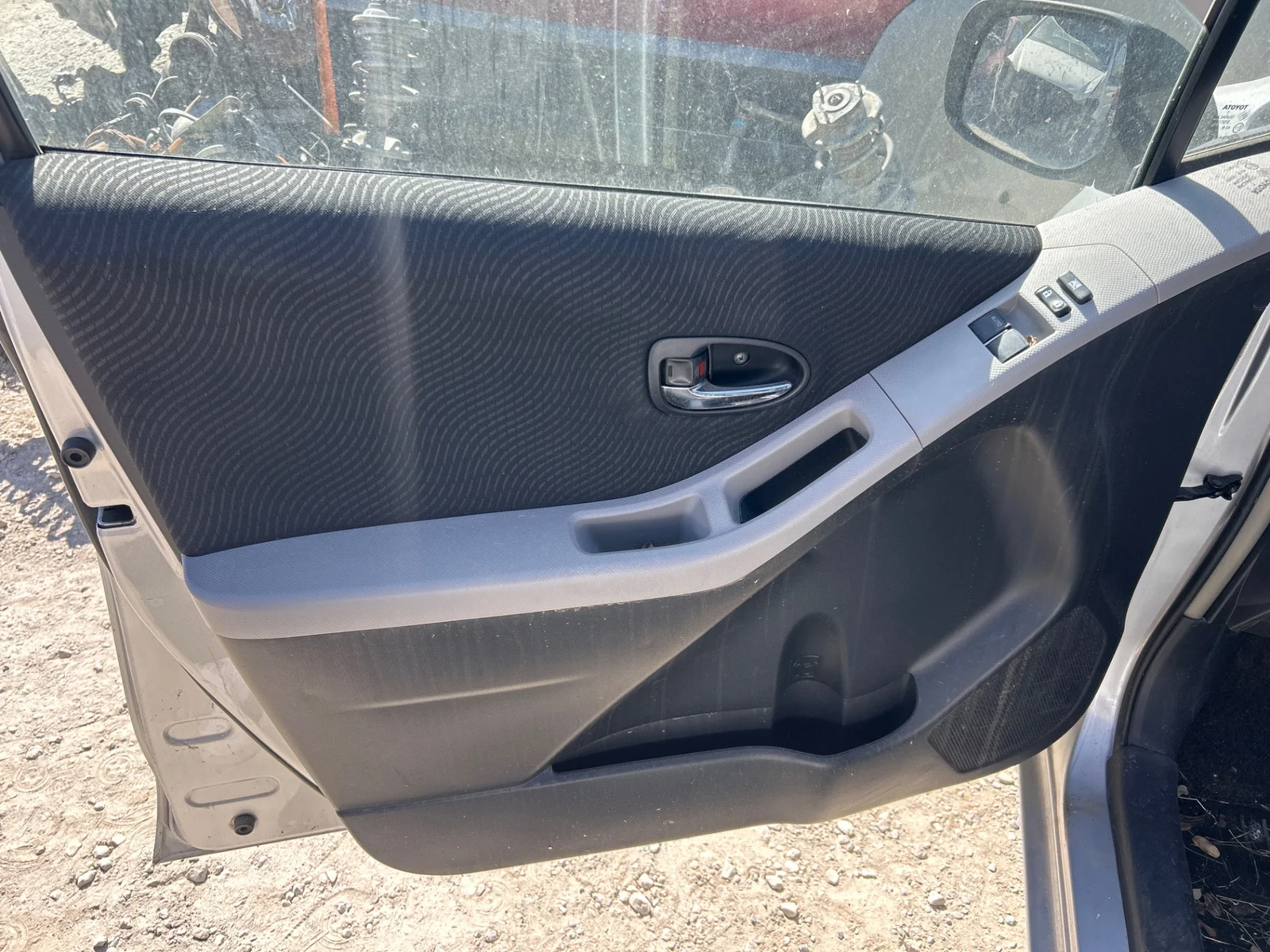 Foto de GUARNECIDO PUERTA DELANTERA IZQUIERDA TOYOTA YARIS (KSP9/SCP9/NLP9) 1.3 16V CAT (101 CV / 74 KW) referencia 676200D480C0