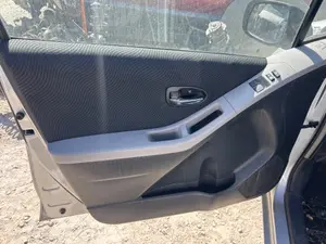 Foto de GUARNECIDO PUERTA DELANTERA IZQUIERDA TOYOTA YARIS (KSP9/SCP9/NLP9) 1.3 16V CAT (101 CV / 74 KW) referencia 676200D480C0